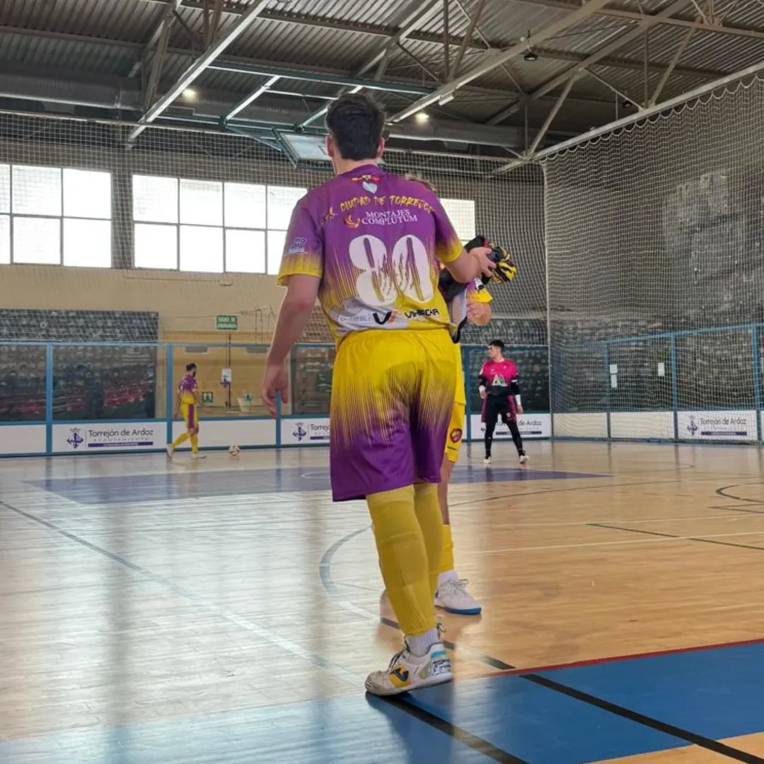 DEBUT EN TERCERA